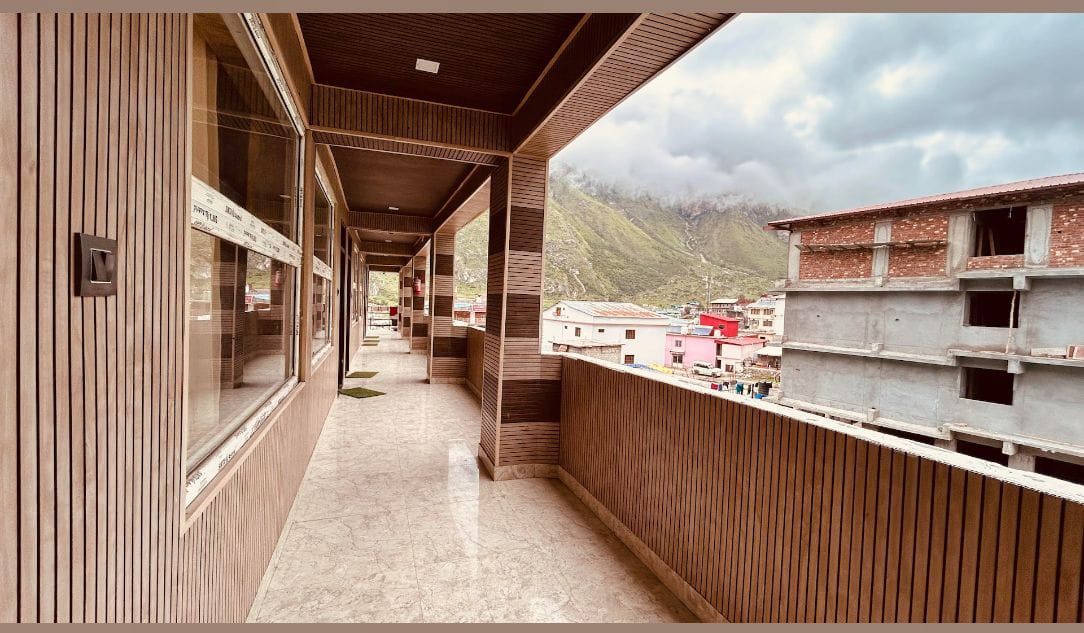 HOTEL OM RADHEY 